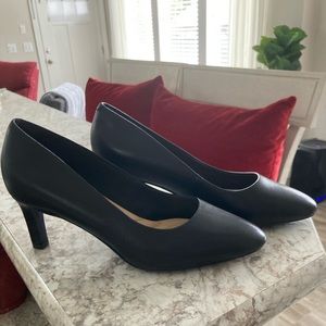 Beautiful and comfy Clark’s. Worn one time. Black